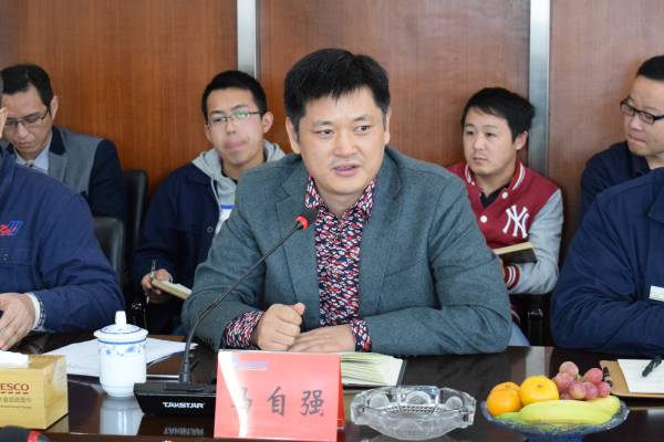 大學(xué)生就業(yè)基地授牌儀式暨英語(yǔ)培訓(xùn)班開班典禮隆重舉行